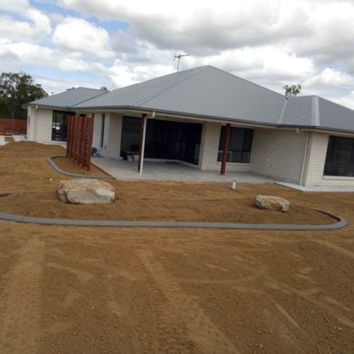 Continuous concrete garden edging kerb driving circle on new house